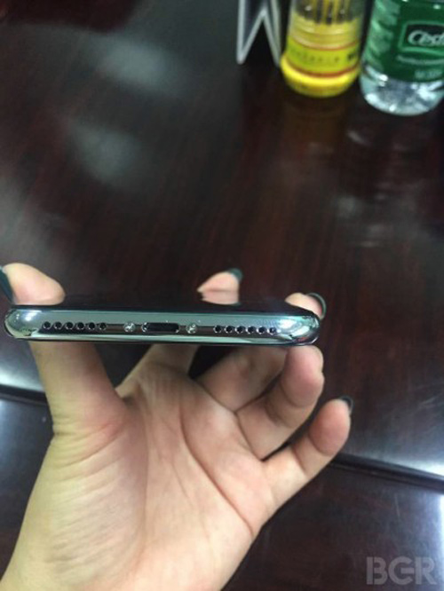 HOT: iPhone 8 lộ ảnh trần trụi, đẹp không tì vết - 5