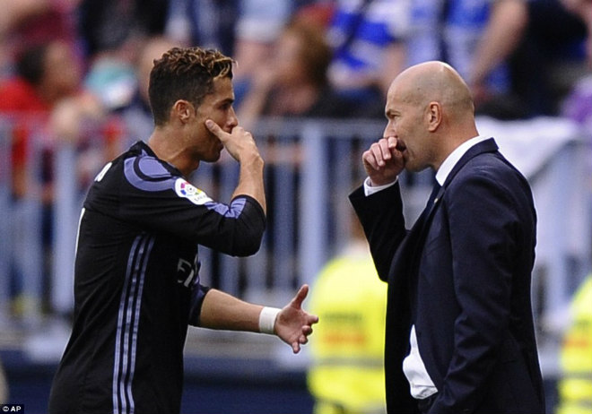 Ronaldo 25 bàn/mùa: Hy sinh cái TÔI để ẵm Cúp và Bóng vàng Ronaldo 25 bàn/mùa: Hy sinh cái TÔI để ẵm Cúp và Bóng vàng