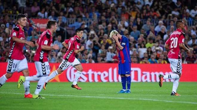 Barca bị Real soán ngôi: Tiên trách kỷ, hậu trách...trọng tài - 2