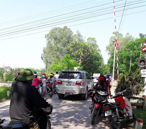 Để lại số điện thoại người thân, thiếu nữ nhảy sông tự vẫn Để lại số điện thoại người thân, thiếu nữ nhảy sông tự vẫn