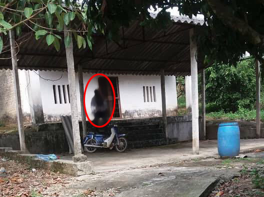 Phát hiện nam thanh niên chết trong tư thế treo cổ cạnh xe máy Phát hiện nam thanh niên chết trong tư thế treo cổ cạnh xe máy
