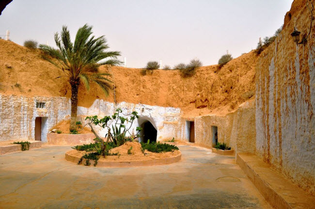 amp;#34;Trốn nóngamp;#34; trong những ngôi nhà ẩn mình dưới mặt đất ở Tunisia - 1