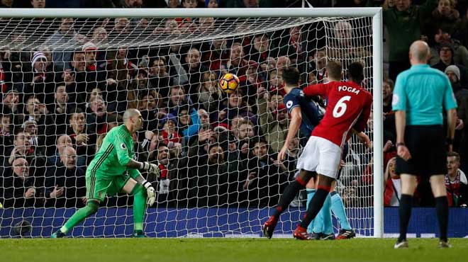 MU: Rooney ra đi, Mourinho đau đầu chọn “Quỷ đầu đàn” - 5