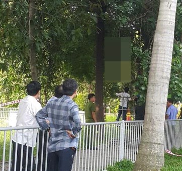 Người đàn ông treo cổ trên cây tại Tân Sơn Nhất Người đàn ông treo cổ trên cây tại Tân Sơn Nhất