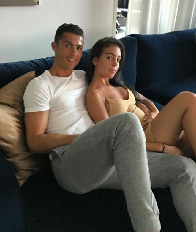 Mẹ chồng nói không mang bầu, bồ Ronaldo đi gặp bác sỹ Mẹ chồng nói không mang bầu, bồ Ronaldo đi gặp bác sỹ