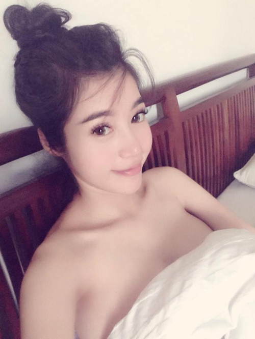 Khoe ảnh trên giường ngủ: Hà Hồ, Elly Trần sexy vô đối! - 3