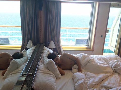 Khoe ảnh trên giường ngủ: Hà Hồ, Elly Trần sexy vô đối! - 15