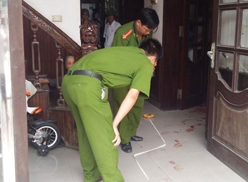 Bàng hoàng phát hiện con gái chết gục dưới sàn, con rể tử vong trong tư thế treo cổ Bàng hoàng phát hiện con gái chết gục dưới sàn, con rể tử vong trong tư thế treo cổ