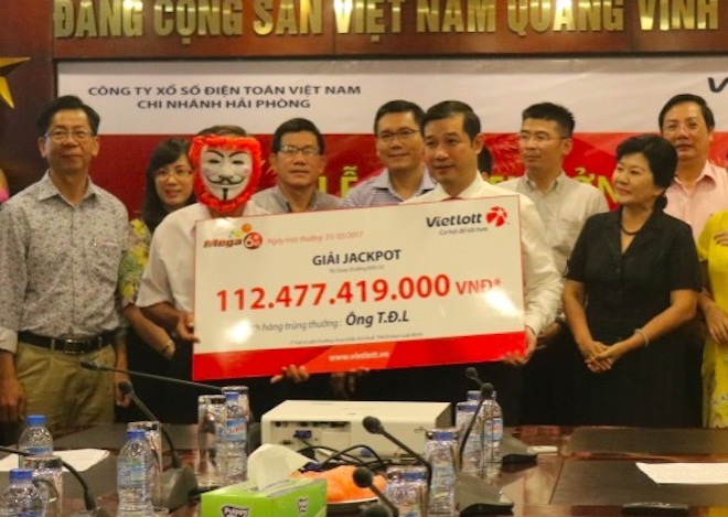 Người trúng jackpot 112 tỉ của Vietlott bất ngờ xuất hiện Người trúng jackpot 112 tỉ của Vietlott bất ngờ xuất hiện