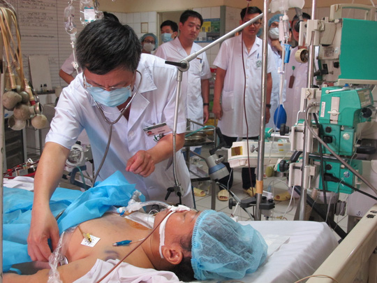 Bệnh nhân nguy kịch trong vụ tai biến chạy thận suy 6 tạng Bệnh nhân nguy kịch trong vụ tai biến chạy thận suy 6 tạng
