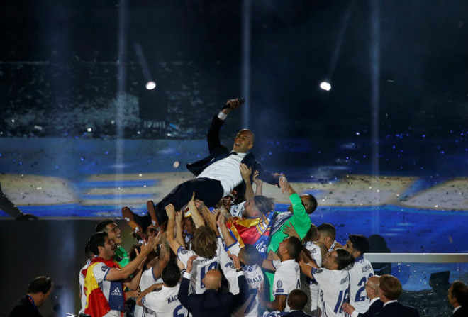 Real Madrid rước cúp C1: Nữ thần Cibeles chào đón "Những người hùng" Real Madrid rước cúp C1: Nữ thần Cibeles chào đón "Những người hùng"