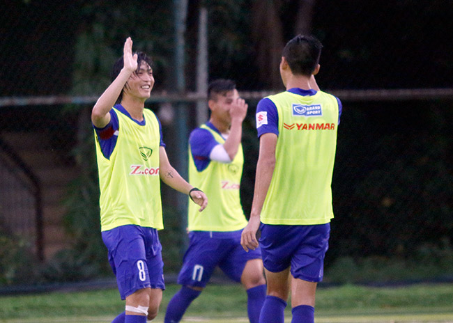 Xuân Trường & Tuấn Anh "song kiếm" đấu Công Phượng - 8