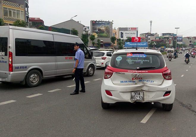 "Xe điên" làm loạn trên phố Hà Nội, nhiều người trọng thương - 2