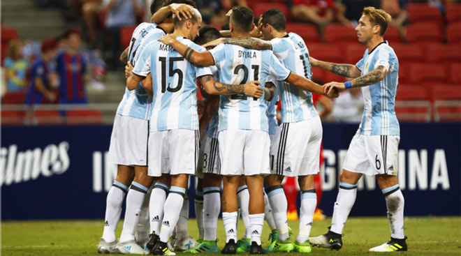 Singapore - Argentina: Uy lực khủng khiếp, đánh tennis Singapore - Argentina: Uy lực khủng khiếp, đánh tennis