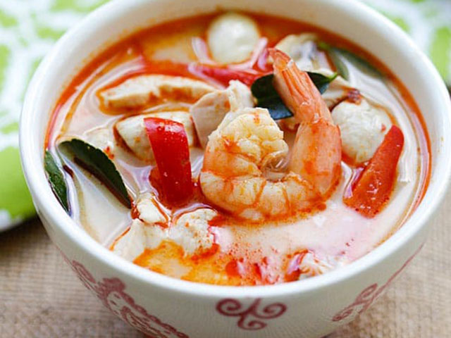 Cách làm súp tôm thịt nước dừa kiểu Thái ngon không cưỡng nổi