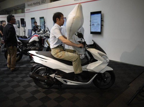 Honda PCX sẽ được trang bị túi khí an toàn như ô tô Honda PCX sẽ được trang bị túi khí an toàn như ô tô