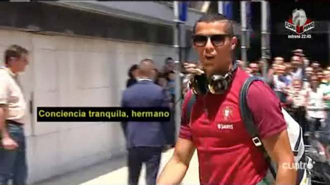 Ronaldo bị tố trốn thuế, vẫn có thì giờ “đò đưa” siêu mẫu Ronaldo bị tố trốn thuế, vẫn có thì giờ “đò đưa” siêu mẫu