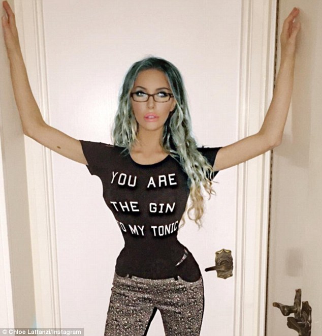 "Con nghiện thẩm mỹ" cắt xương sườn, bơm ngực như bóng bay - 4