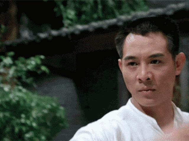 Ngã rẽ của 4 siêu sao võ thuật: Người ngồi xe lăn, kẻ vỡ nợ