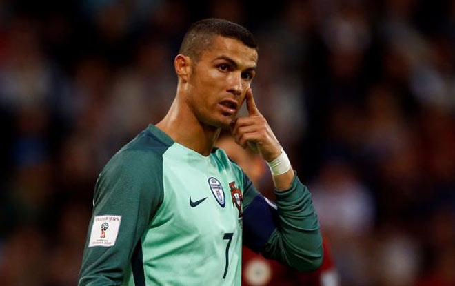 Giữa tin đồn rời Real, Ronaldo vẫn khuynh đảo Mexico - 1