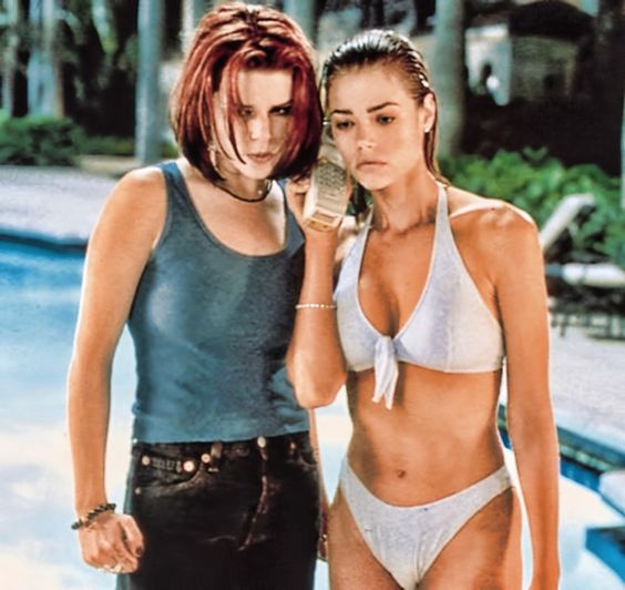 Khán giả chết &#34;đứ đừ&#34; vì những cảnh bikini quá gợi cảm trên màn ảnh - 4