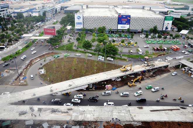 Cận cảnh cây cầu bạc tỷ “giải cứu” kẹt xe ở Tân Sơn Nhất trước giờ G Cận cảnh cây cầu bạc tỷ “giải cứu” kẹt xe ở Tân Sơn Nhất trước giờ G