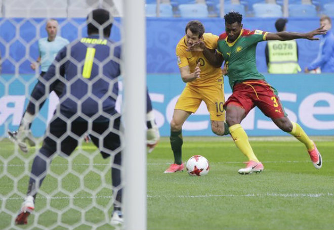 Cameroon - Australia: May mắn thoát hiểm nhờ công nghệ Cameroon - Australia: May mắn thoát hiểm nhờ công nghệ