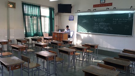 Nóng 24h qua: Thí sinh duy nhất bỏ thi, giám thị một mình một phòng Nóng 24h qua: Thí sinh duy nhất bỏ thi, giám thị một mình một phòng