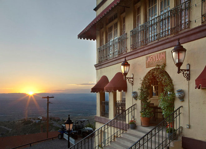 Gai người khám phá bí ẩn thị trấn ma ở miền Tây nước Mỹ - 7