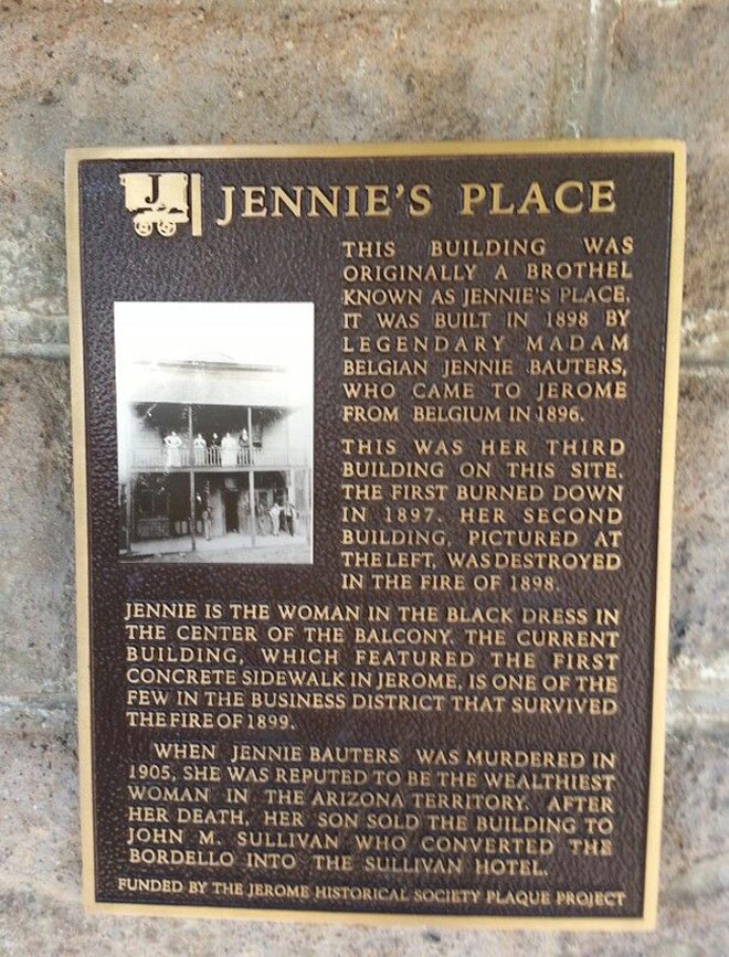 Gai người khám phá bí ẩn thị trấn ma ở miền Tây nước Mỹ - 12