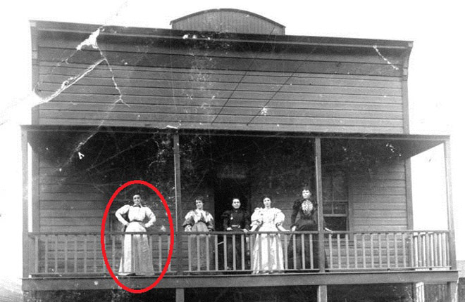 Gai người khám phá bí ẩn thị trấn ma ở miền Tây nước Mỹ - 11