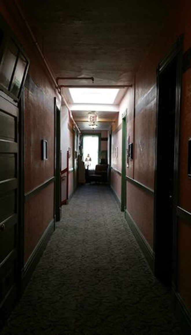 Gai người khám phá bí ẩn thị trấn ma ở miền Tây nước Mỹ - 16