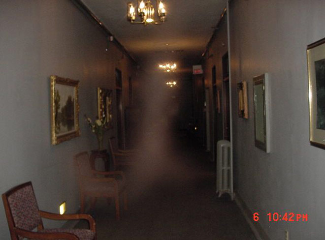 Gai người khám phá bí ẩn thị trấn ma ở miền Tây nước Mỹ - 17