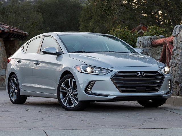 Hyundai Elantra 2018 có giá từ 428 triệu đồng Hyundai Elantra 2018 có giá từ 428 triệu đồng