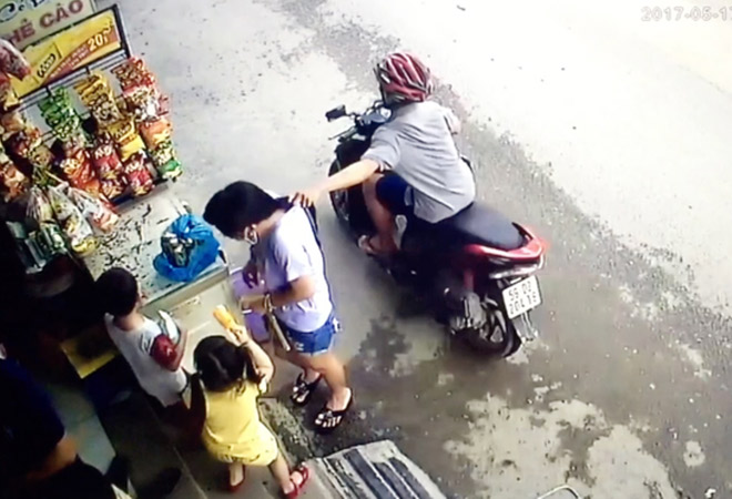 Đôi nam nữ gây ra hàng loạt vụ cướp giật kinh hoàng ở vùng ven SG Đôi nam nữ gây ra hàng loạt vụ cướp giật kinh hoàng ở vùng ven SG
