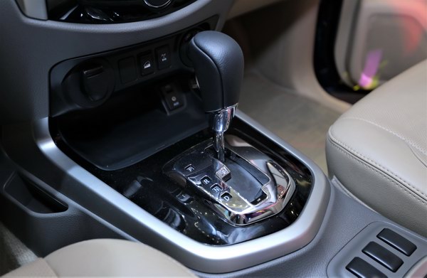 Nissan Navara bản đặc biệt vừa ra mắt có gì mới? - 13