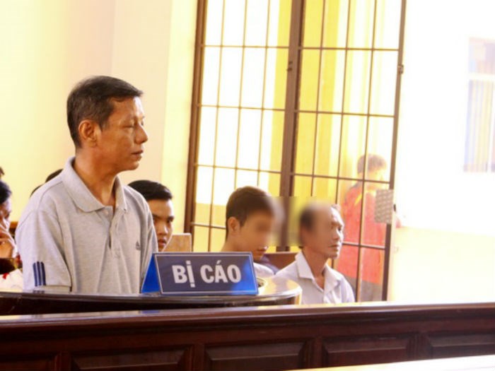 Nhét giẻ vào miệng và đâm vợ vì ghen tuông Nhét giẻ vào miệng và đâm vợ vì ghen tuông