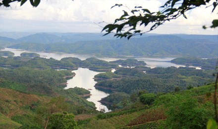 Có một Hạ Long trên cao nguyên - 1