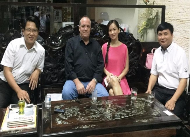 Nóng 24h qua: Giám đốc nhà hàng quẹt thẻ lấy của khách 700 triệu đồng Nóng 24h qua: Giám đốc nhà hàng quẹt thẻ lấy của khách 700 triệu đồng