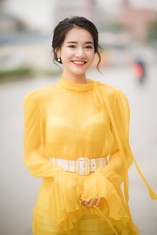 Bố mẹ không thích con gái hở hang, Nhã Phương vẫn thử mốt khoe nội y Bố mẹ không thích con gái hở hang, Nhã Phương vẫn thử mốt khoe nội y