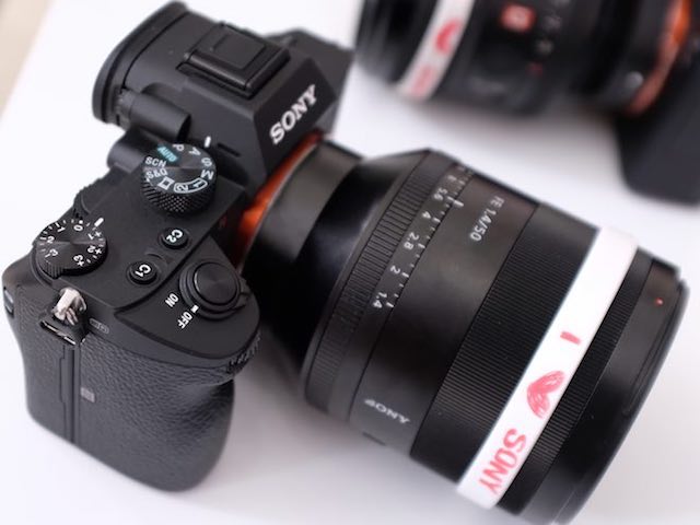Sony công bố máy ảnh A7 III với số điểm lấy nét "khủng", nháy "siêu tốc" Sony công bố máy ảnh A7 III với số điểm lấy nét "khủng", nháy "siêu tốc"