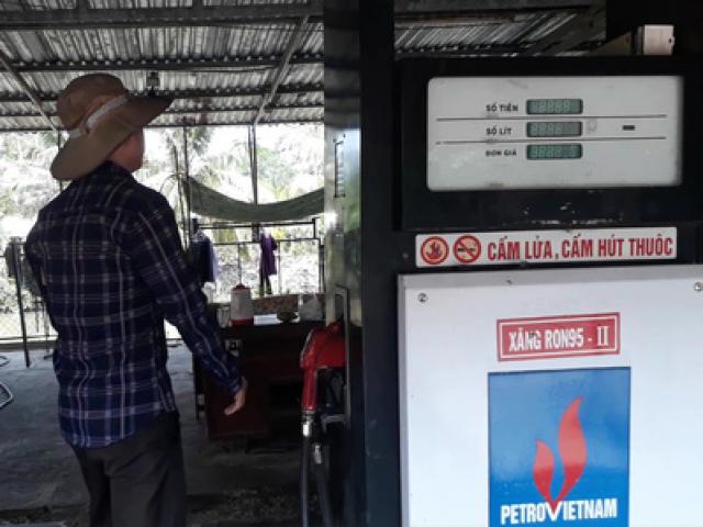Nhân viên cây xăng "móc túi" khách hàng để... có tiền trị bệnh!