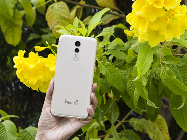 Cư dân mạng &#34;sốt&#34; Smartphone ARBUTUS màn hình Fullview, sắp hết ưu đãi