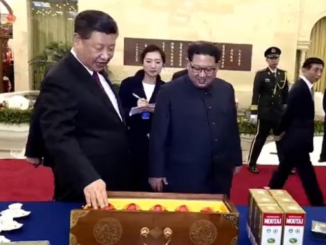 Ông Kim Jong-un nhận "ngập" quà của ông Tập Cận Bình