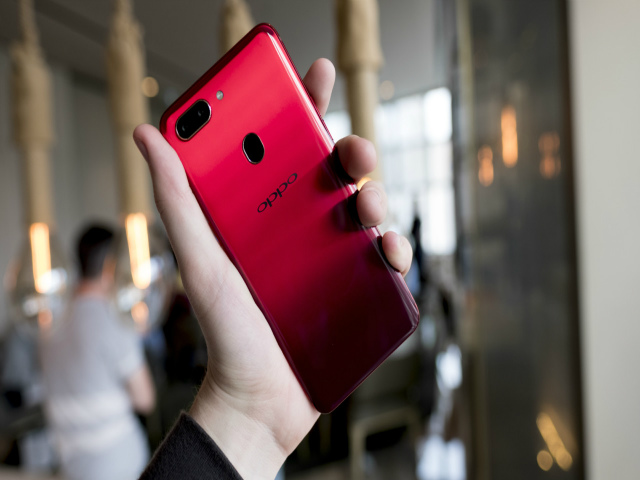 Trên tay Oppo R15 Pro: Hấp dẫn bất chấp khiếm khuyết
