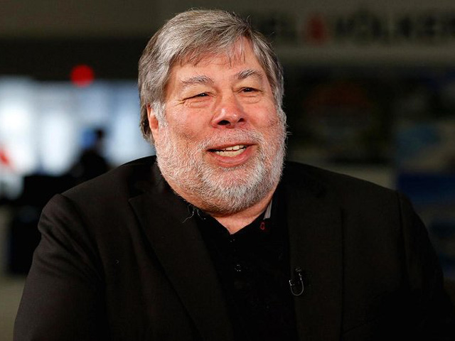 Đồng sáng lập Apple – Wozniak đã bỏ Facebook