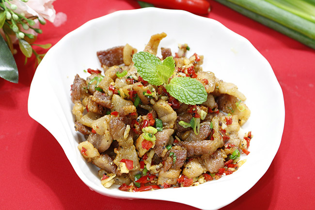 Ba chỉ xóc tỏi ớt thơm lừng, giòn tan, ăn là nghiện luôn - 1