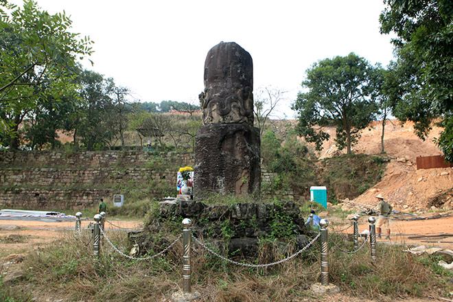 Bí ẩn cột đá khổng lồ khắc rồng trên núi ở Bắc Ninh - 5