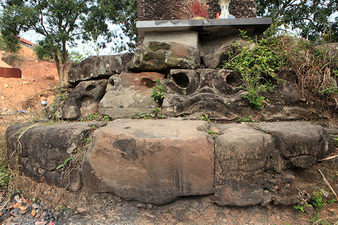 Bí ẩn cột đá khổng lồ khắc rồng trên núi ở Bắc Ninh - 9