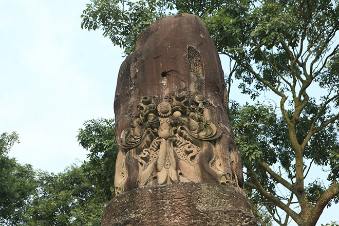 Bí ẩn cột đá khổng lồ khắc rồng trên núi ở Bắc Ninh - 7